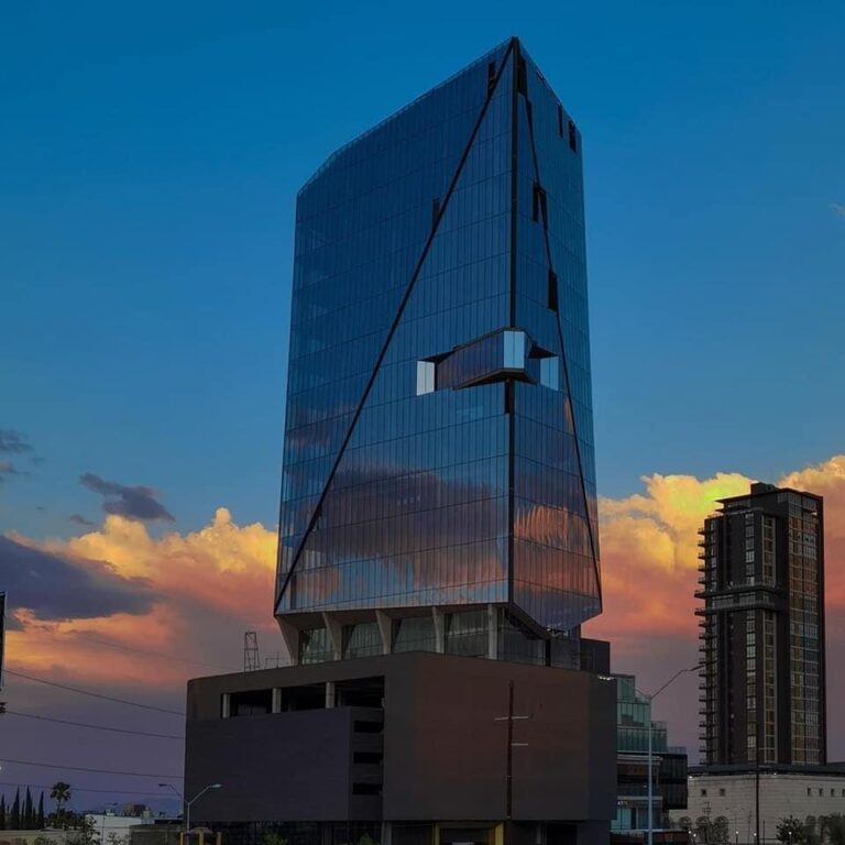 EDIFICIO SANTA FE – COLOCACIÓN DE VIGAS ARQUITECTÓNICAS